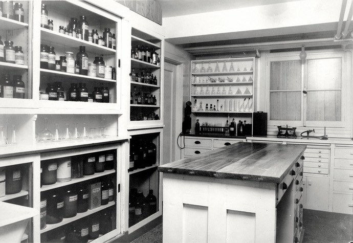 Labo. de recherche 2e pharm U. Demers